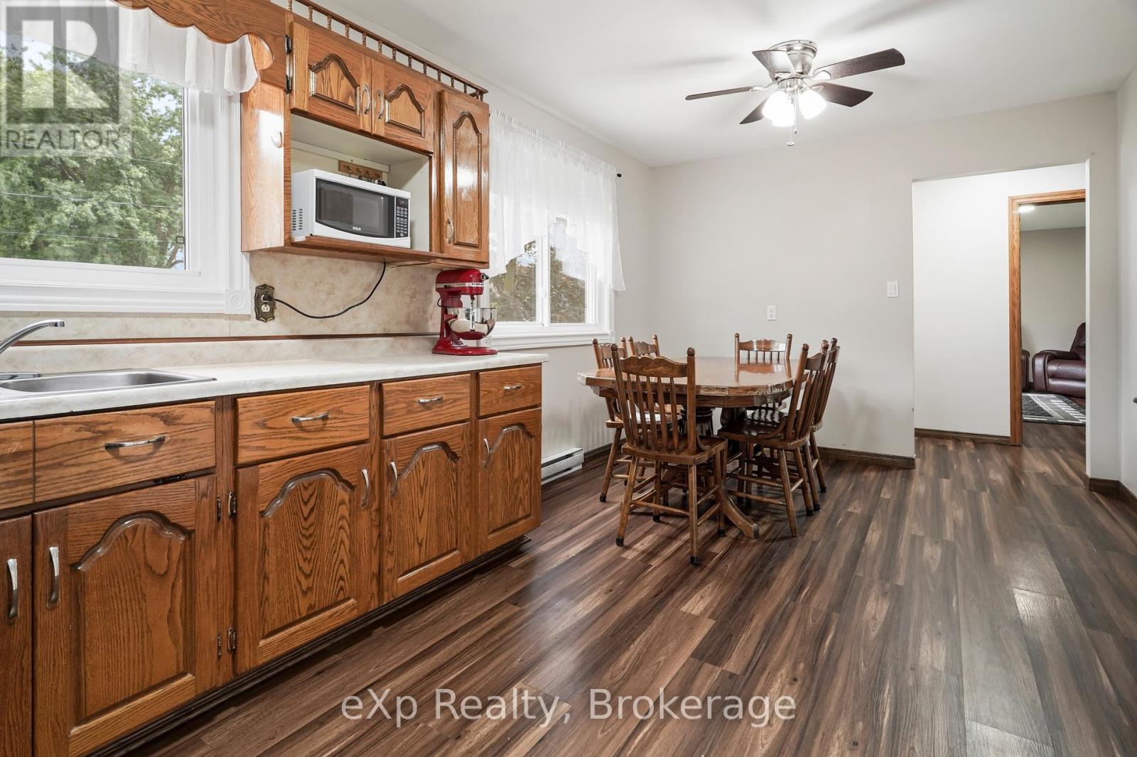 4094 QUEEN STREET - 12