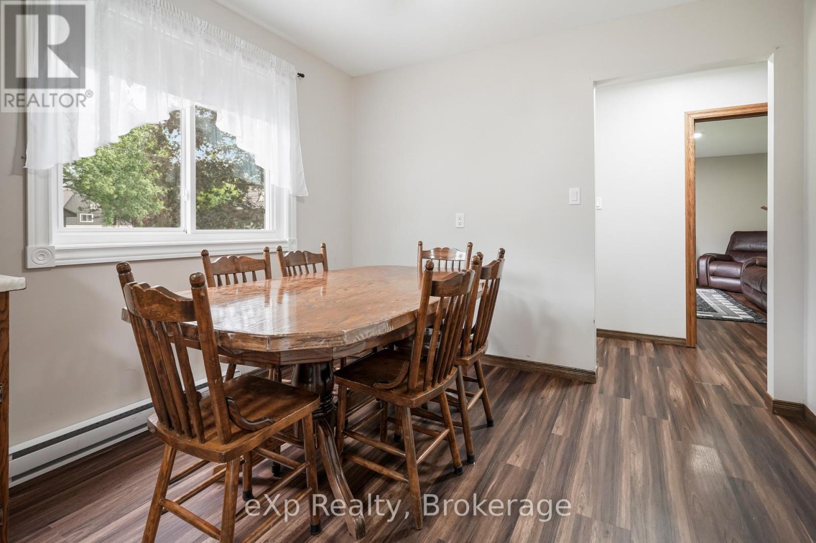 4094 QUEEN STREET - 14