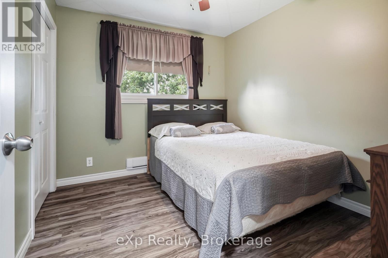 4094 QUEEN STREET - 16