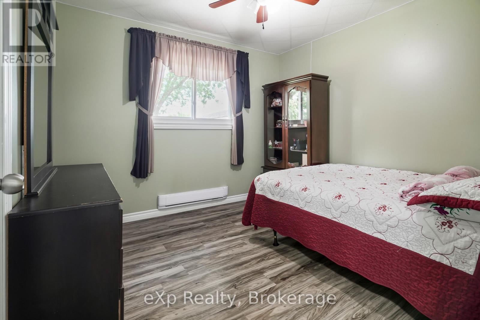 4094 QUEEN STREET - 19