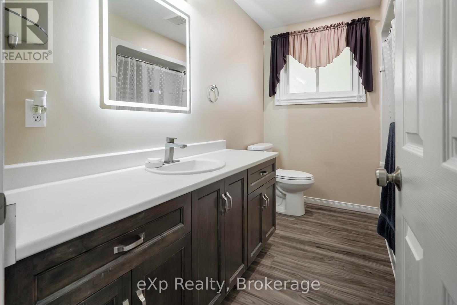 4094 QUEEN STREET - 21