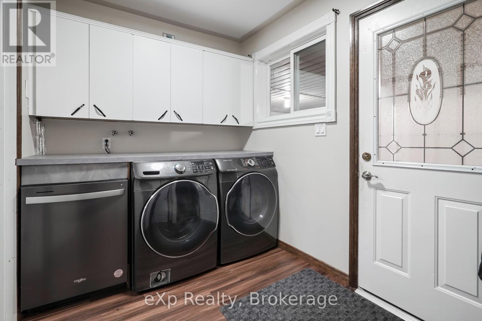 4094 QUEEN STREET - 22