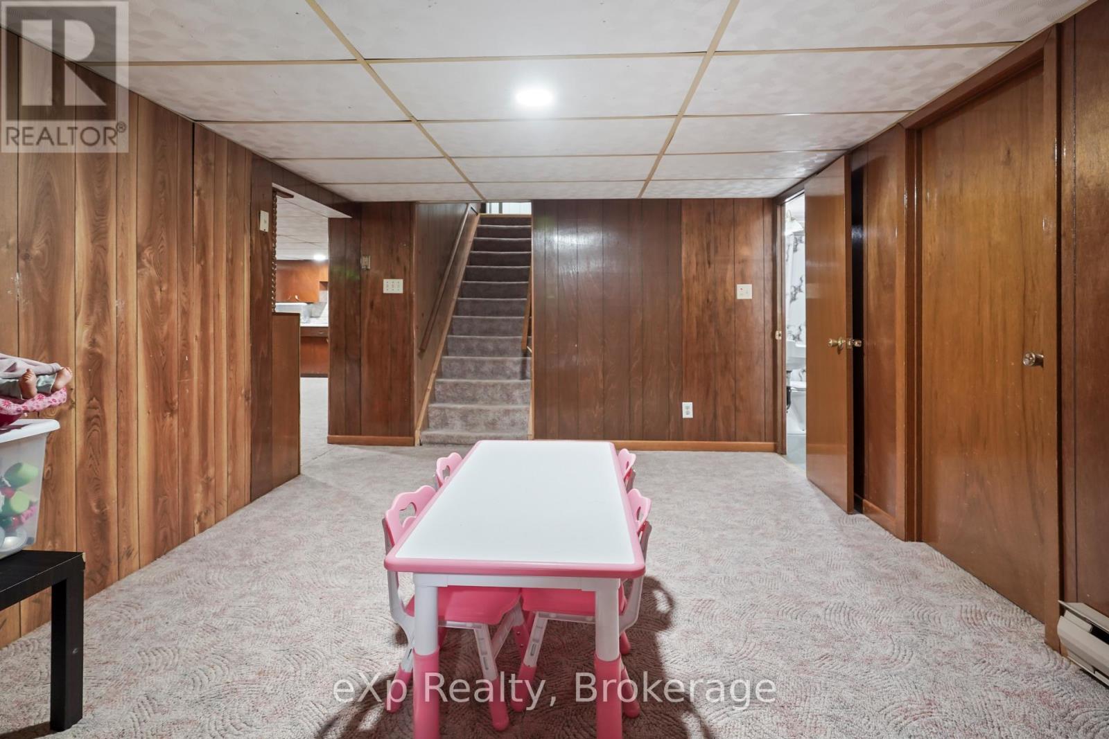 4094 QUEEN STREET - 24