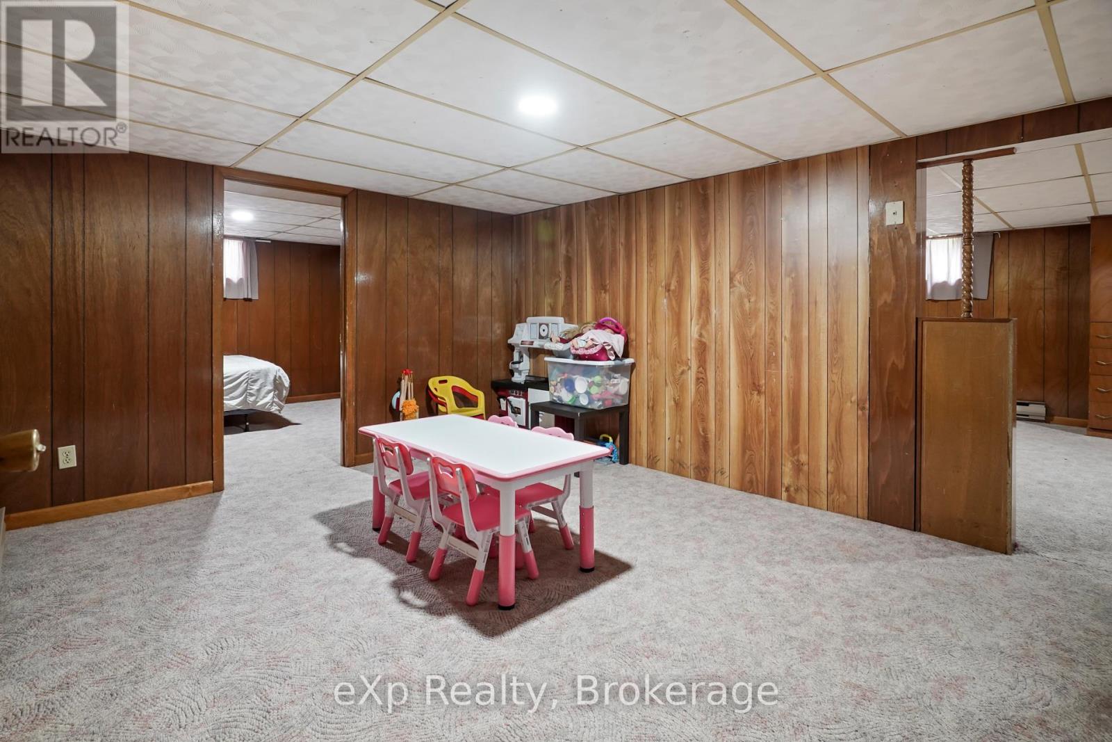 4094 QUEEN STREET - 26