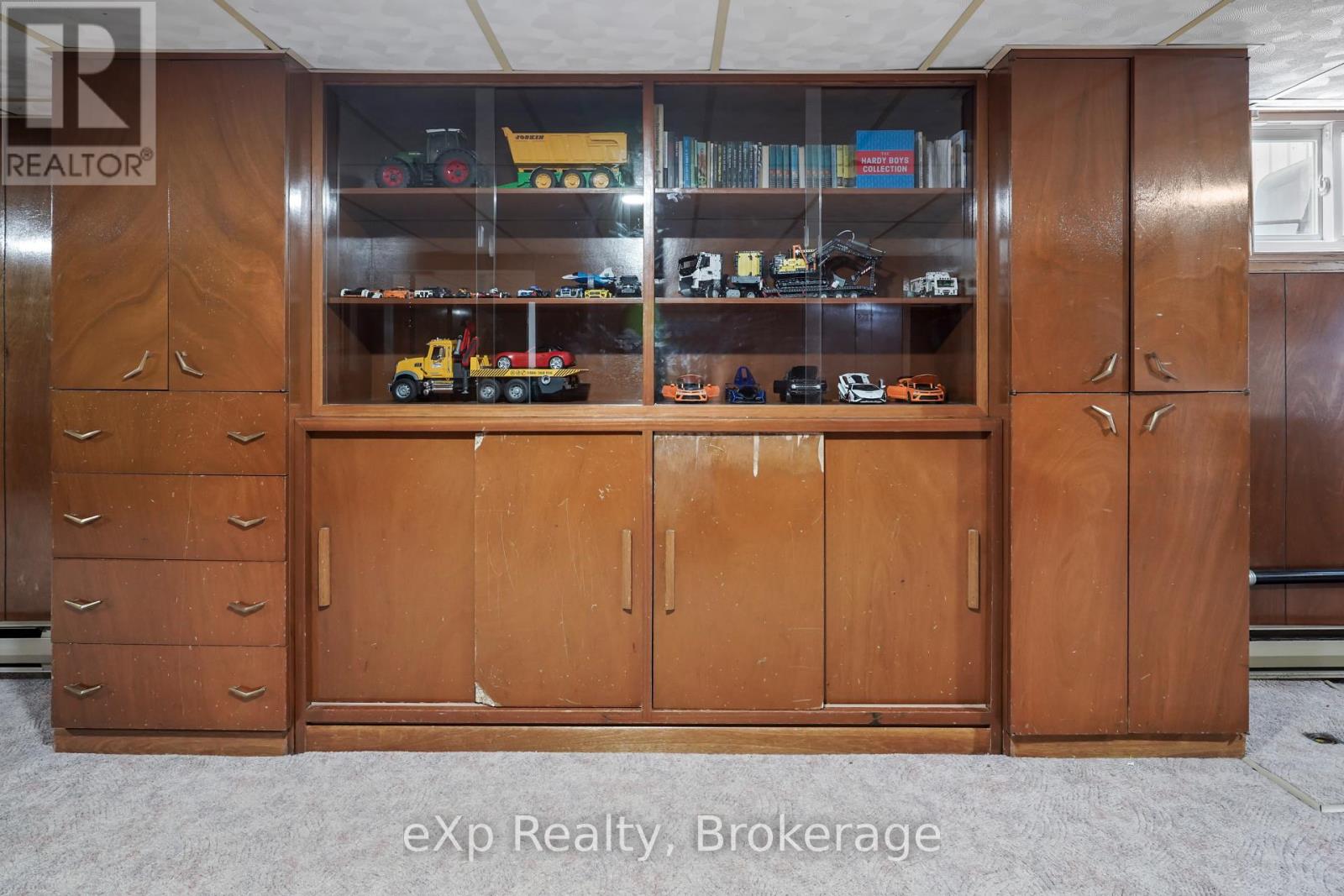 4094 QUEEN STREET - 29