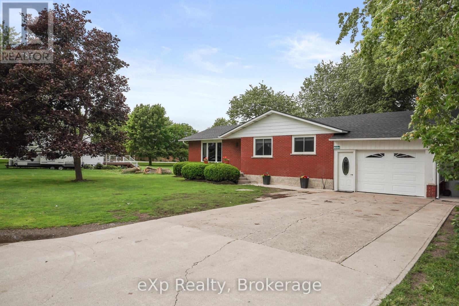 4094 QUEEN STREET - 3
