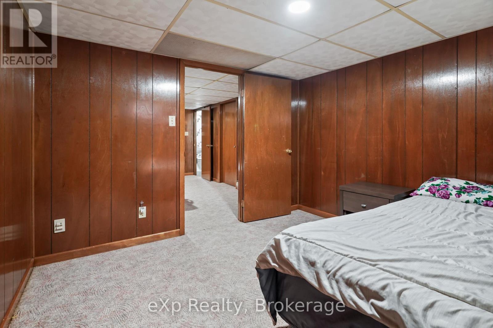 4094 QUEEN STREET - 32