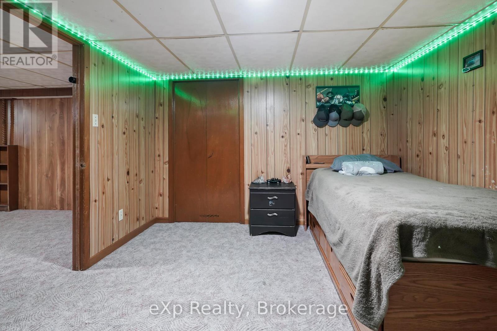 4094 QUEEN STREET - 34