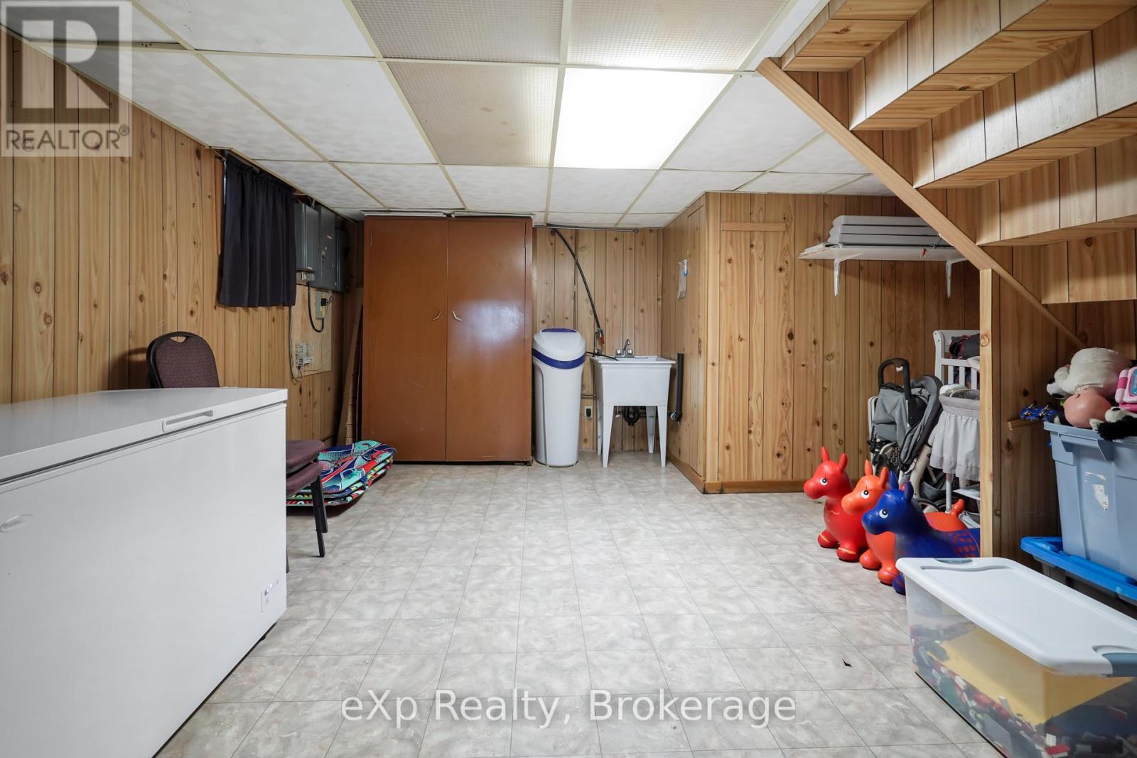 4094 QUEEN STREET - 35