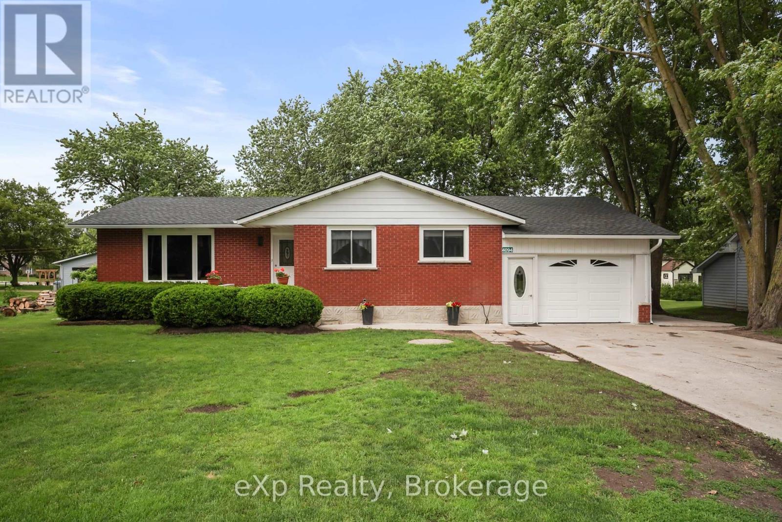 4094 QUEEN STREET - 4