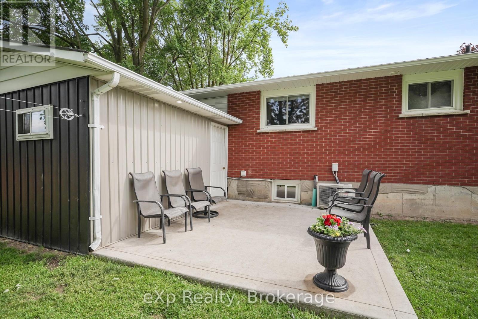 4094 QUEEN STREET - 43