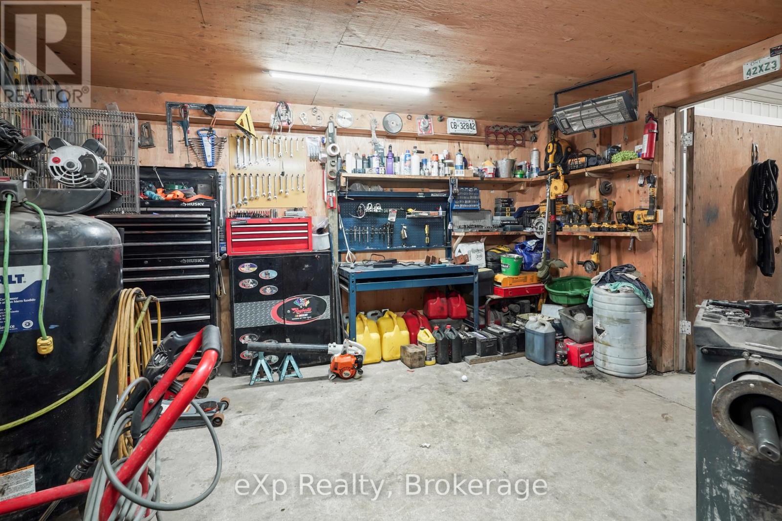 4094 QUEEN STREET - 47