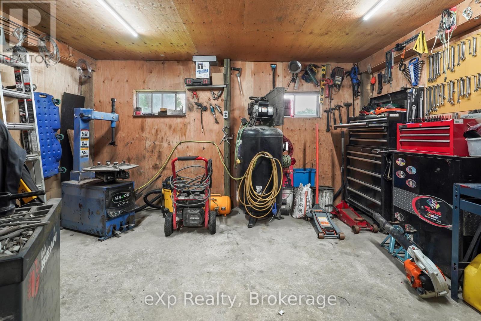 4094 QUEEN STREET - 48