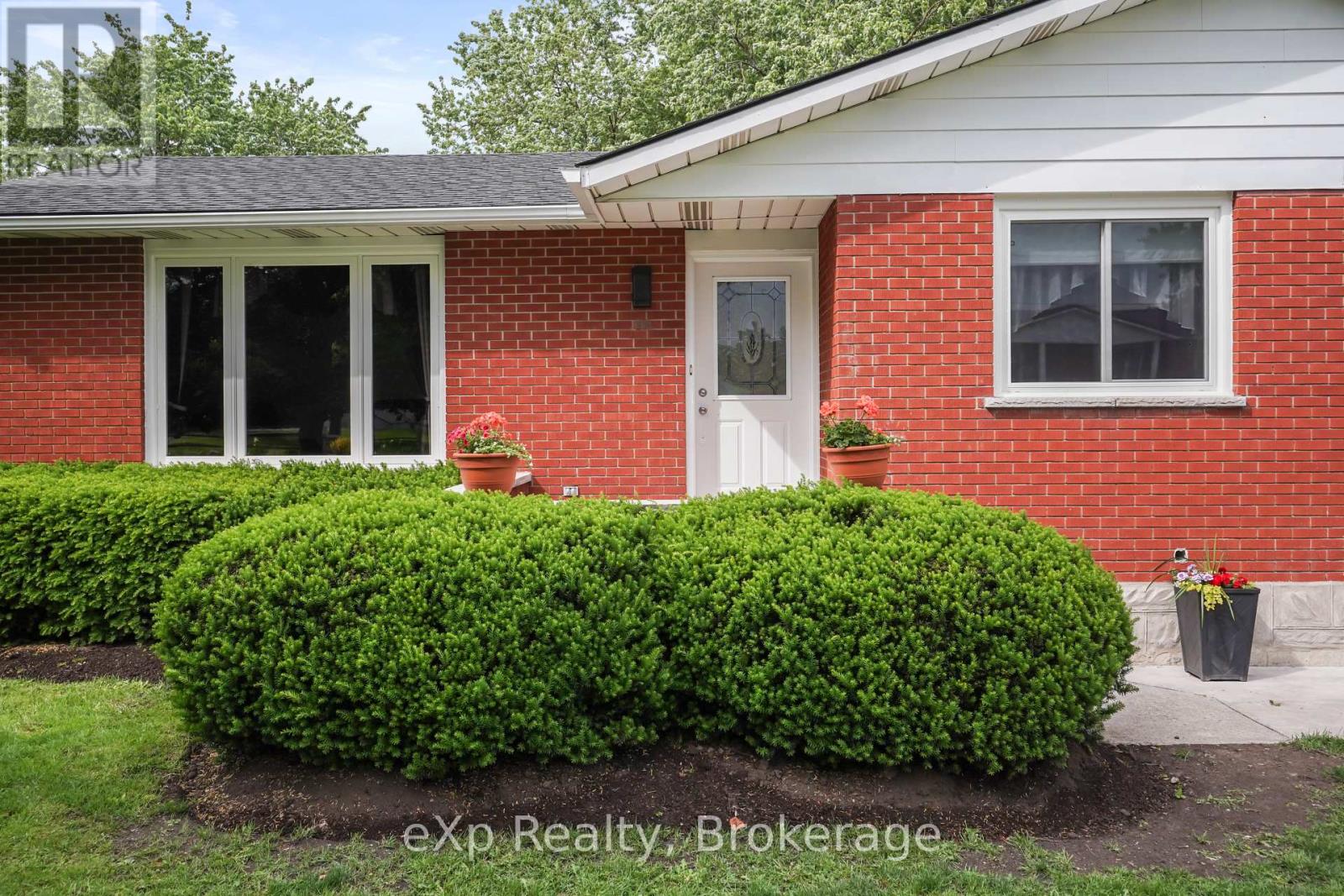 4094 QUEEN STREET - 5