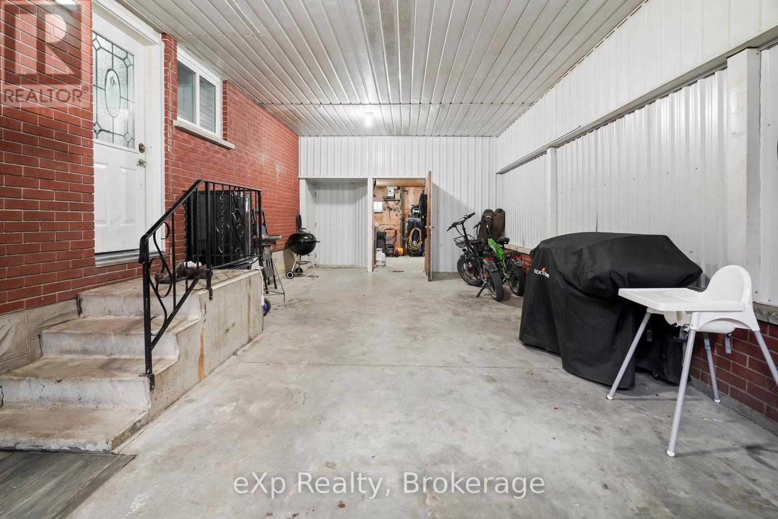 4094 QUEEN STREET - 50