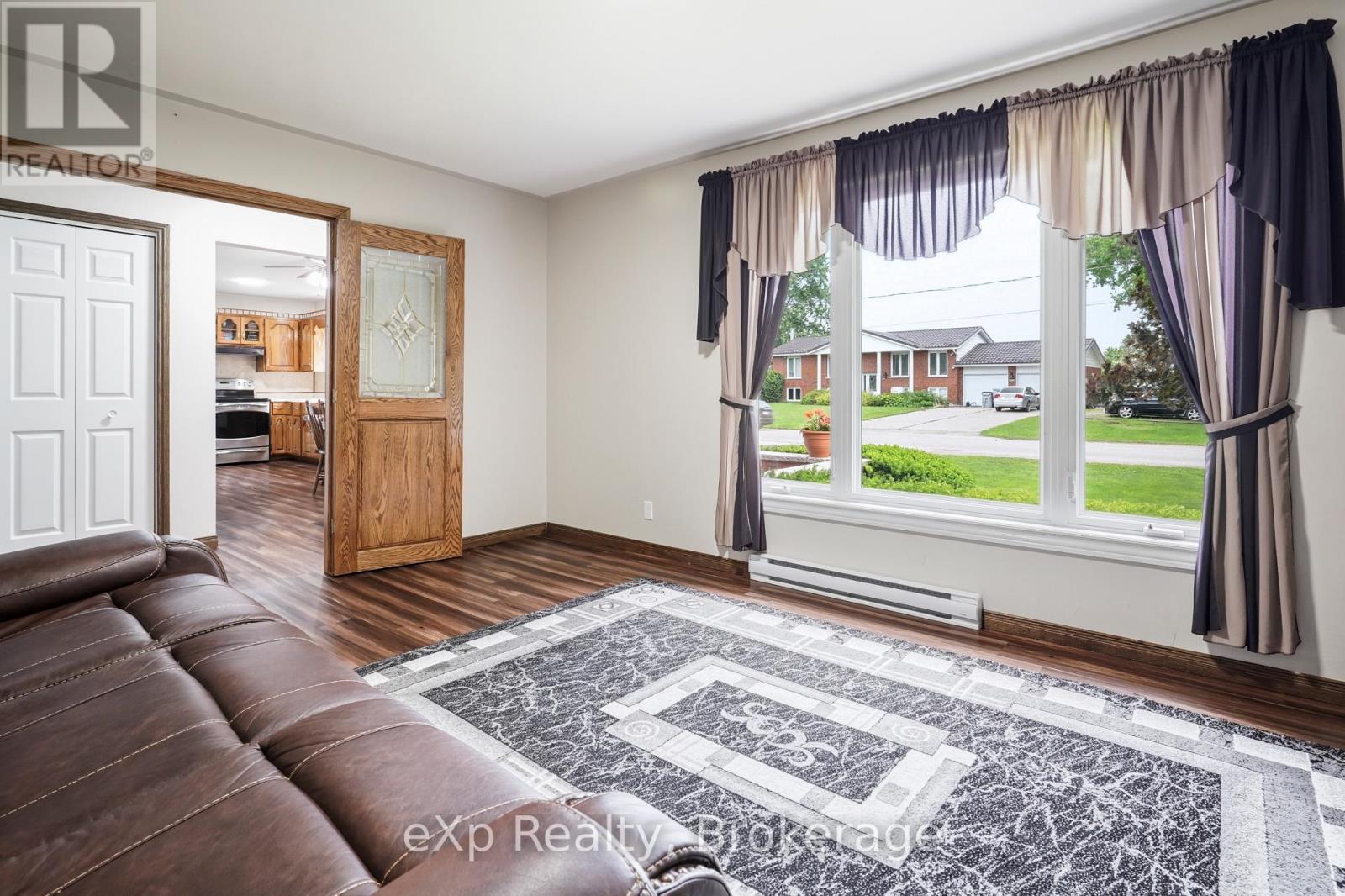 4094 QUEEN STREET - 7