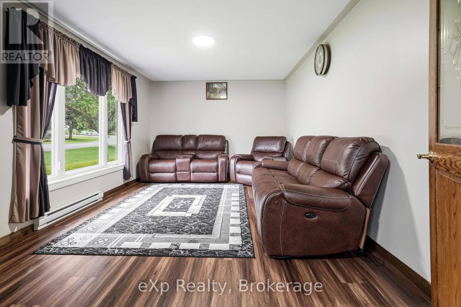 4094 QUEEN STREET - 8