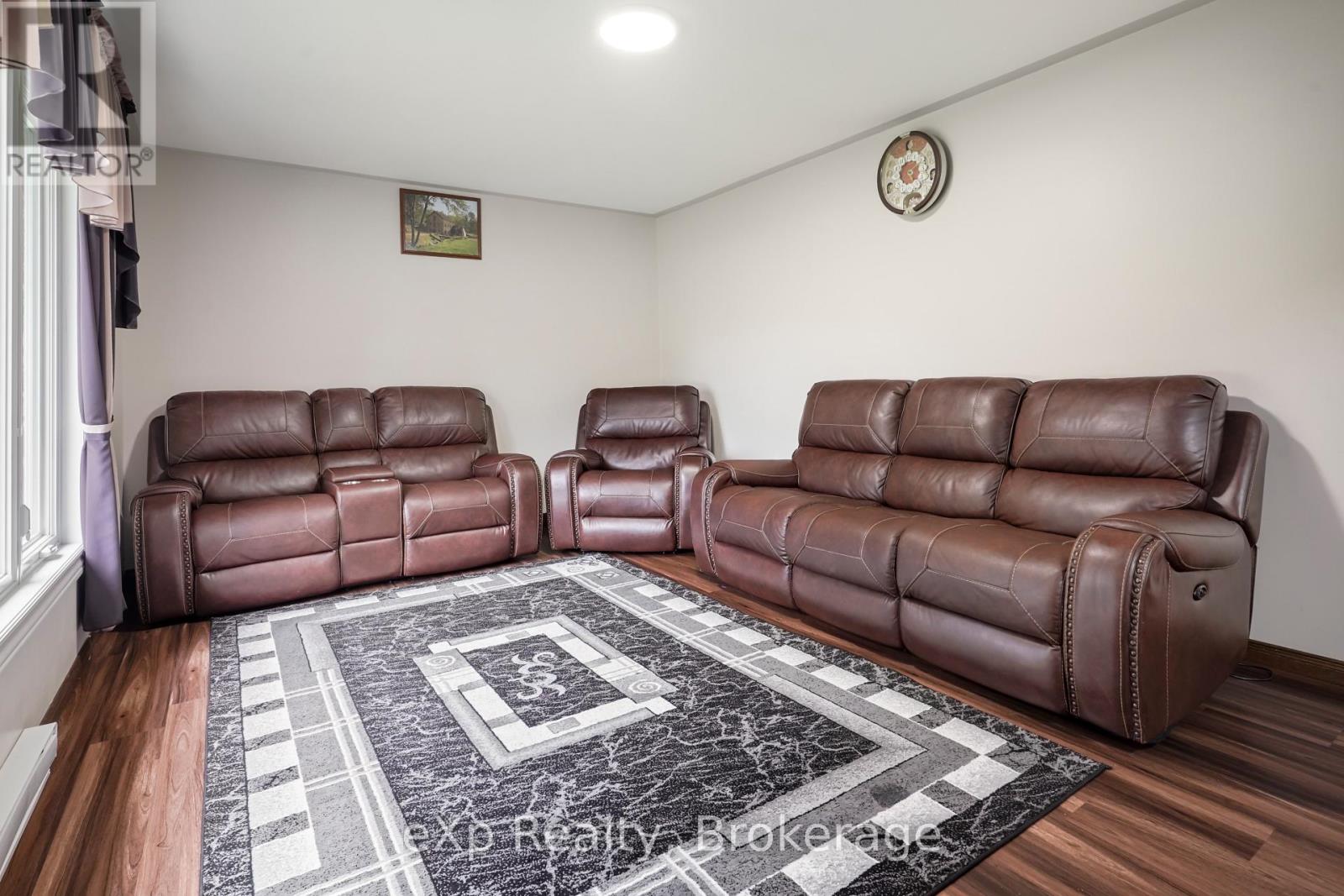 4094 QUEEN STREET - 9