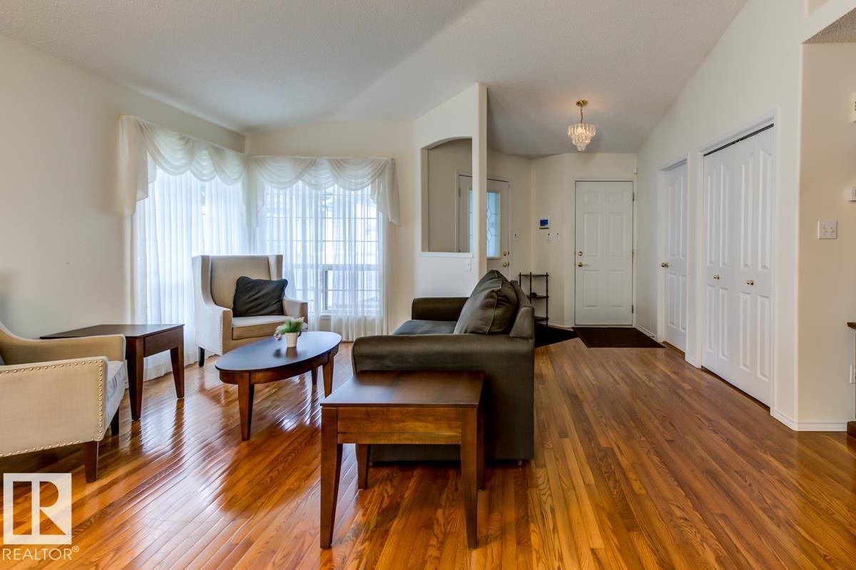 #7 9731 174 ST NW - 11