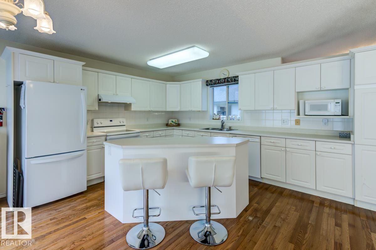 #7 9731 174 ST NW - 16