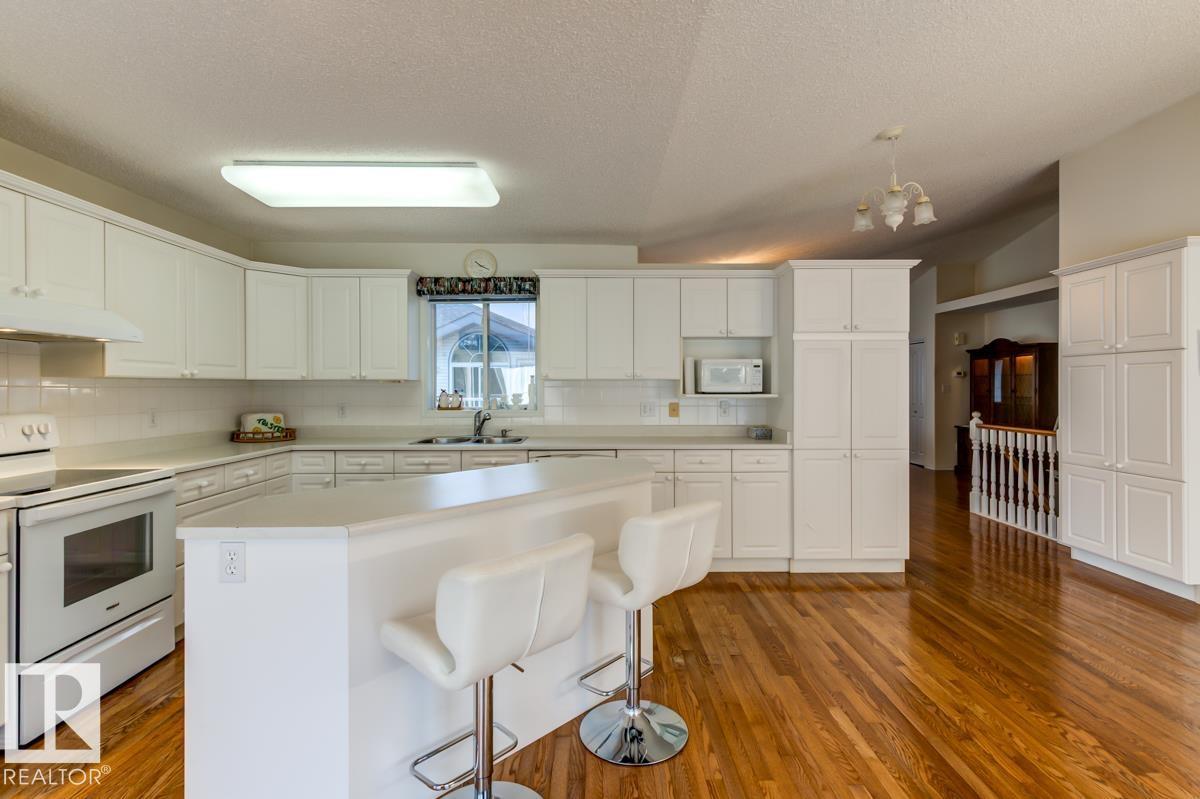 #7 9731 174 ST NW - 17