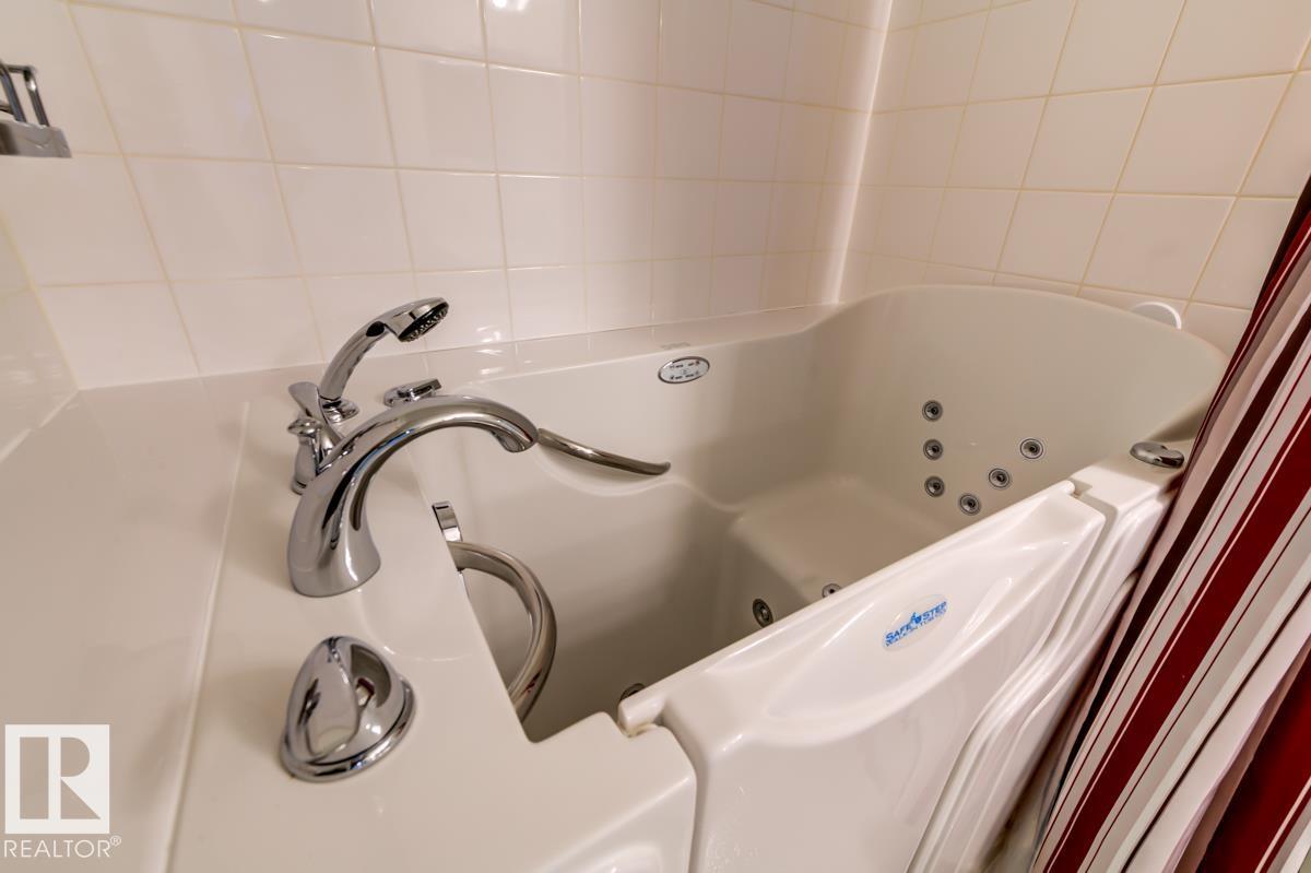 #7 9731 174 ST NW - 34