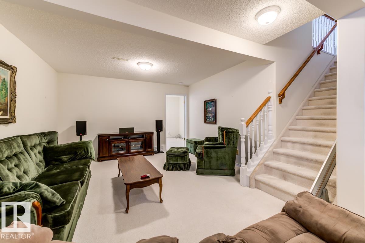 #7 9731 174 ST NW - 38