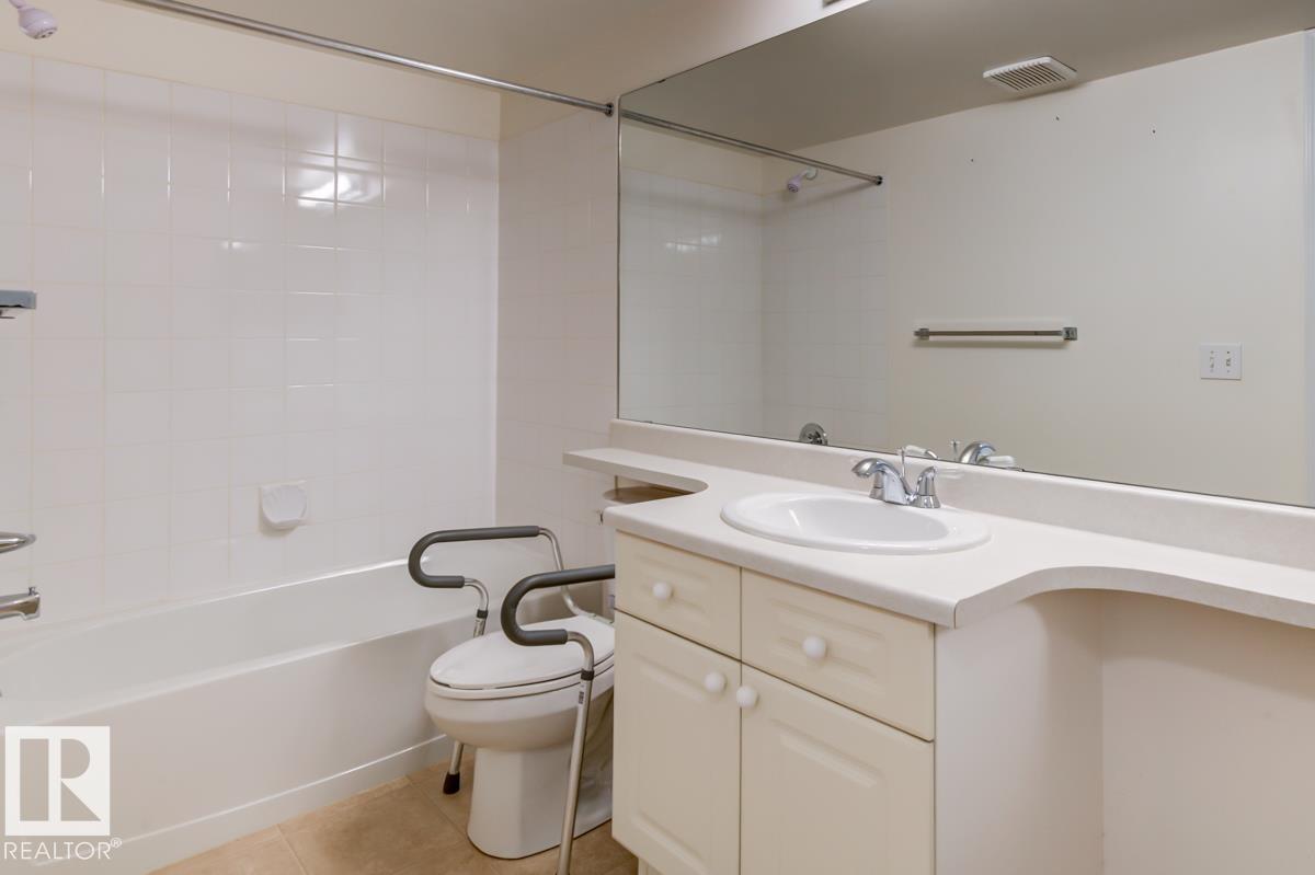 #7 9731 174 ST NW - 44