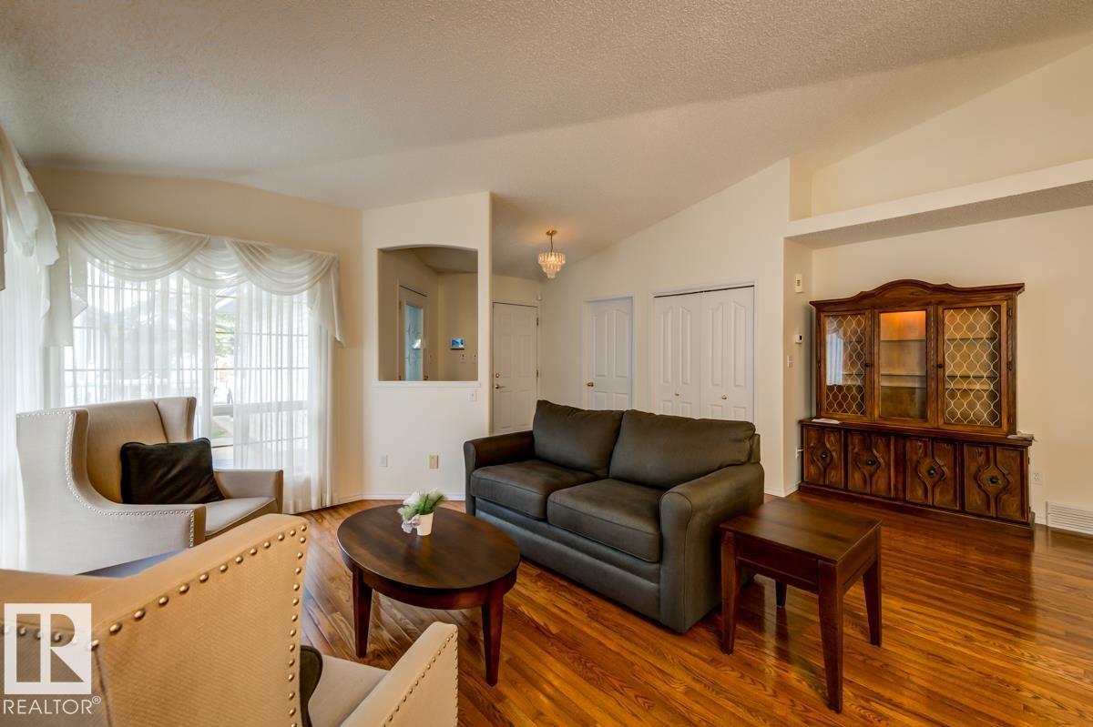 #7 9731 174 ST NW - 8