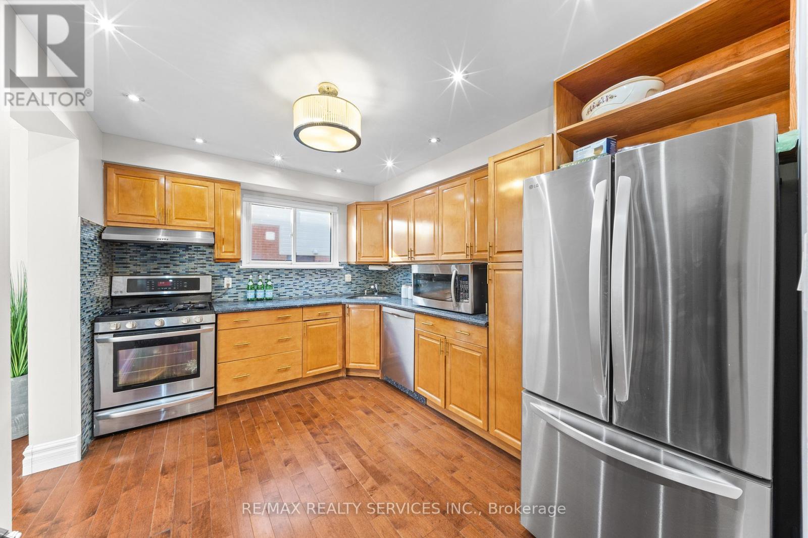 28 KINGSWOOD DRIVE - 10