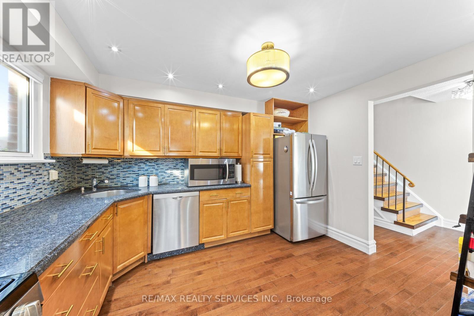 28 KINGSWOOD DRIVE - 11