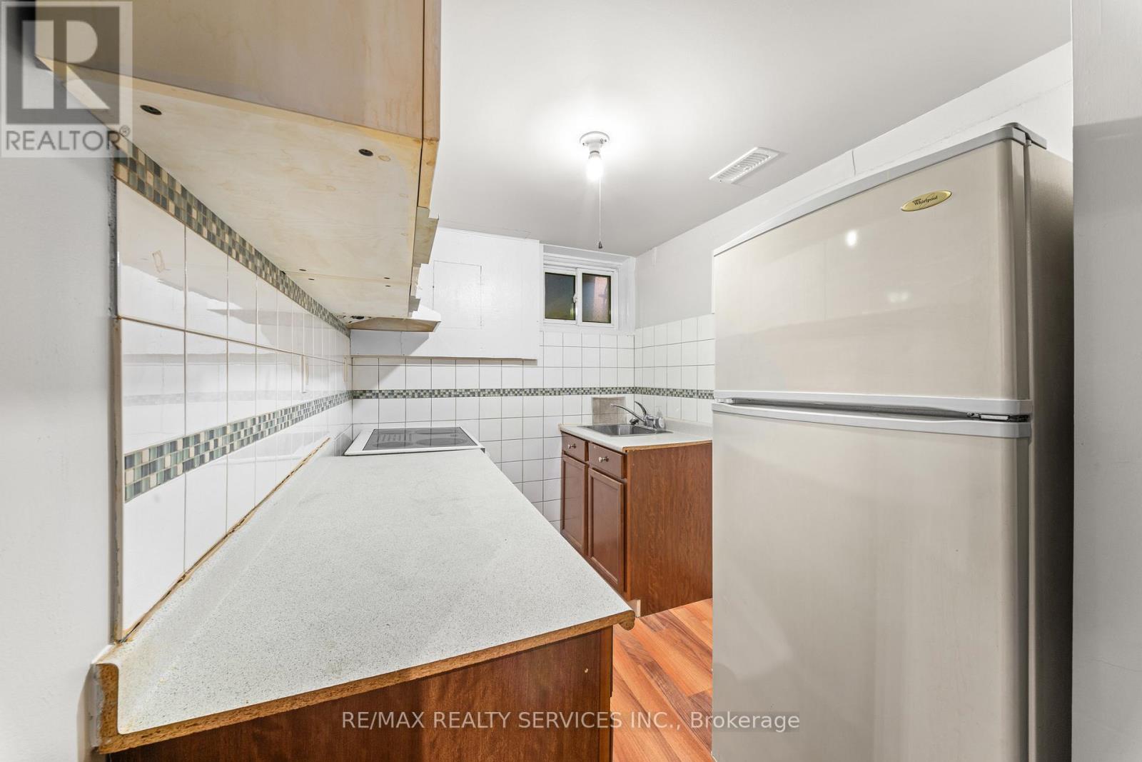 28 KINGSWOOD DRIVE - 23