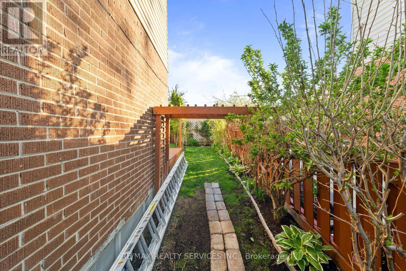 28 KINGSWOOD DRIVE - 28