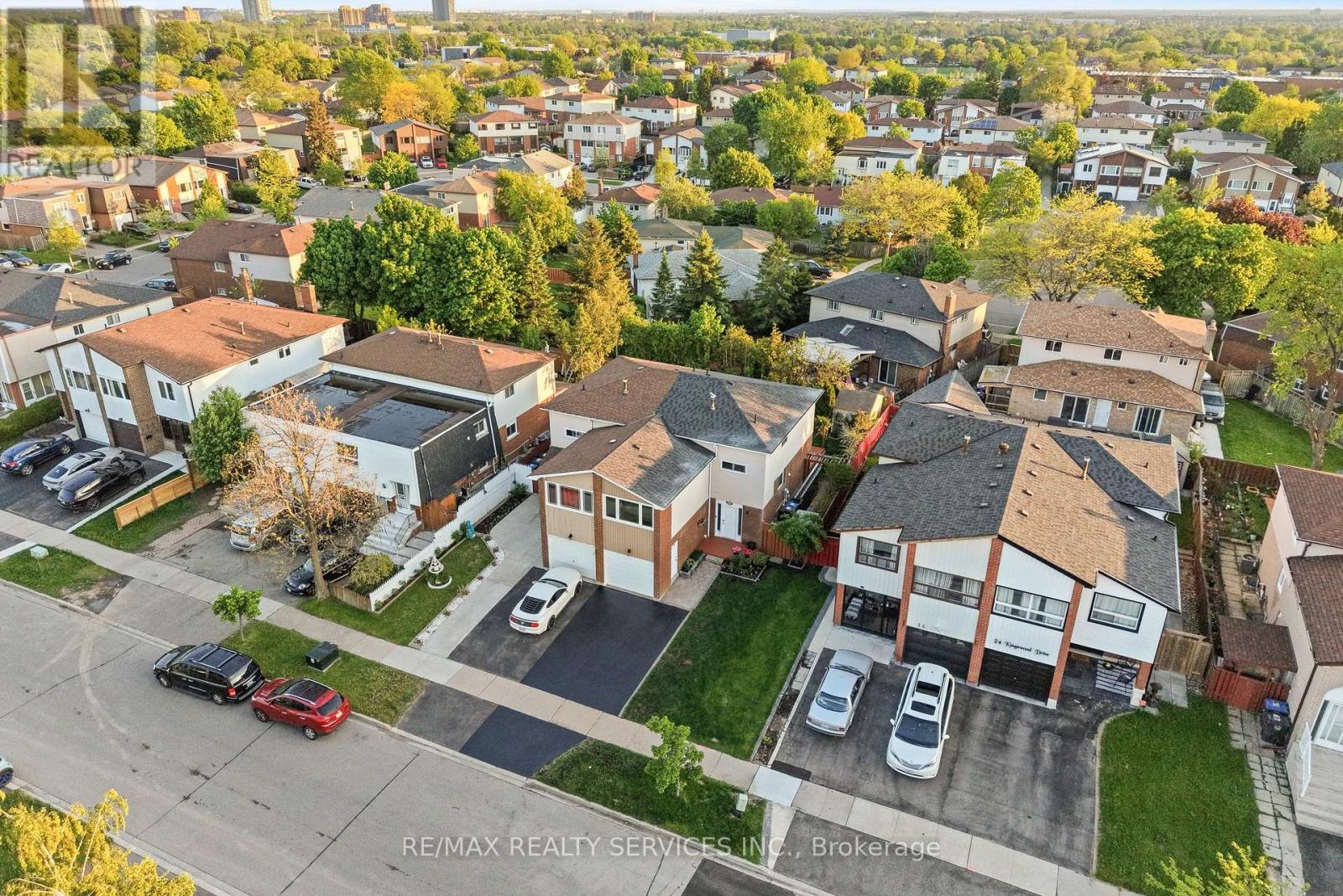 28 KINGSWOOD DRIVE - 34