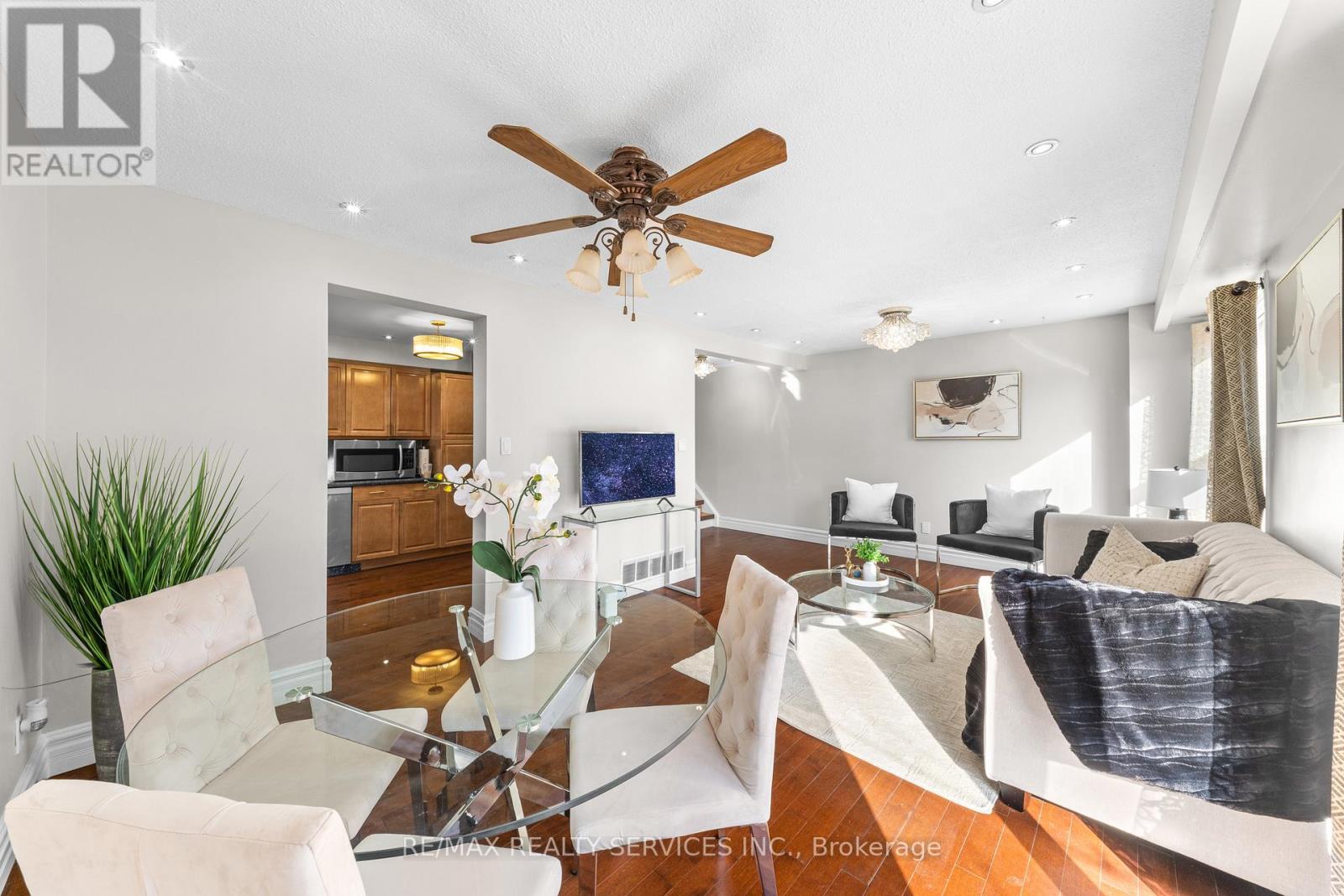 28 KINGSWOOD DRIVE - 9