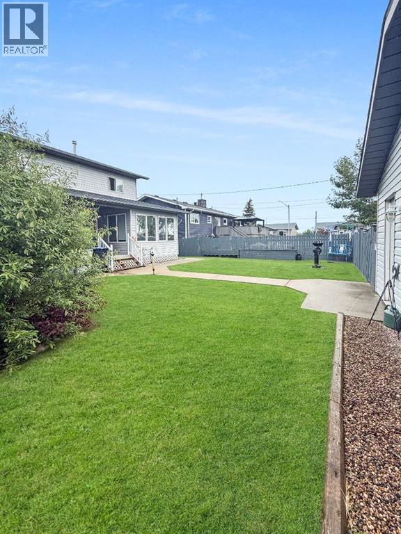4305 47 Ave - photo 2