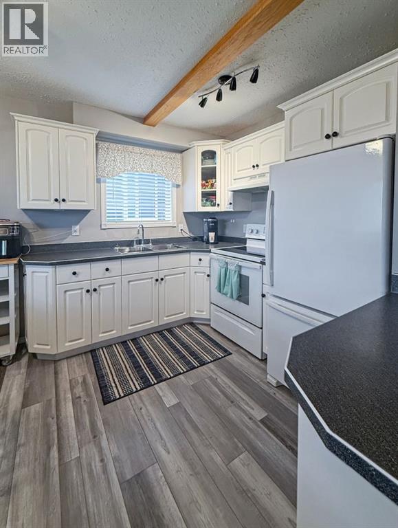 4305 47 Ave - photo 5