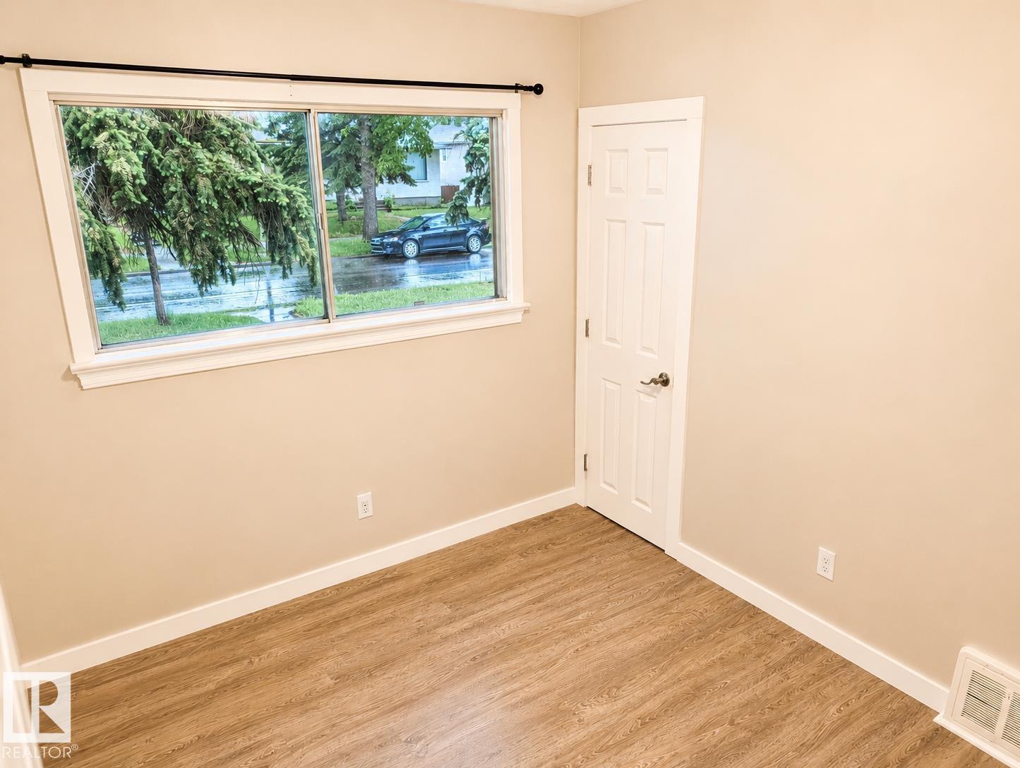12418 92 ST NW - 9