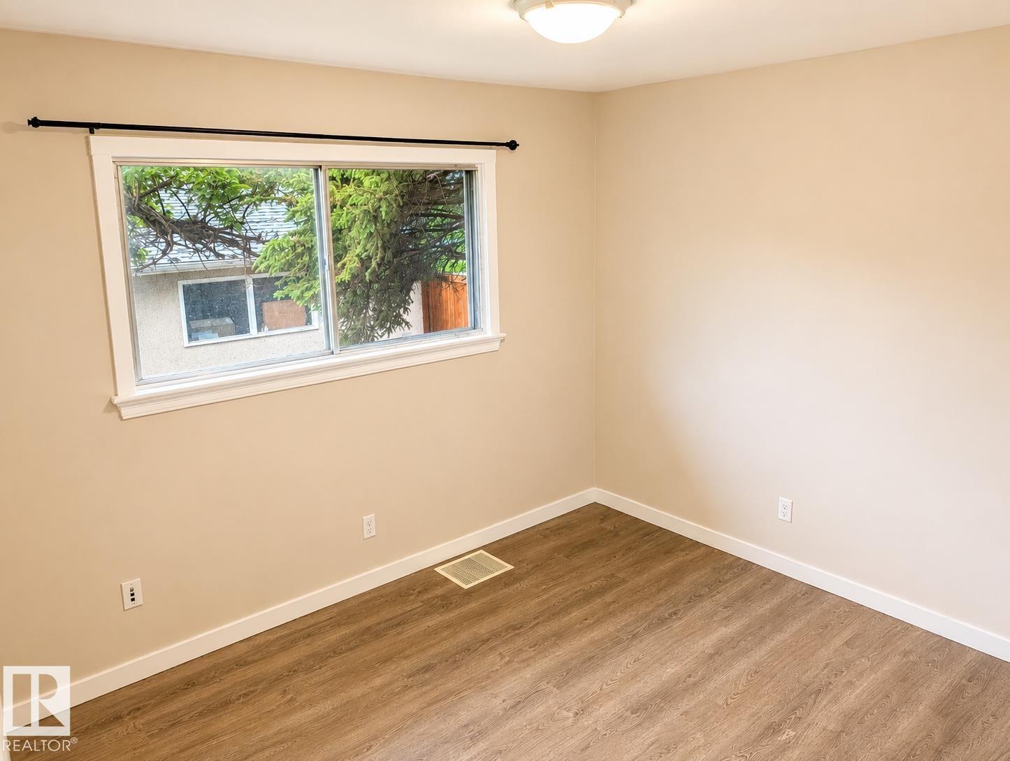 12418 92 ST NW - 7