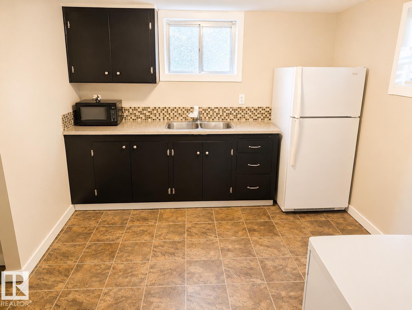 12418 92 ST NW - 10