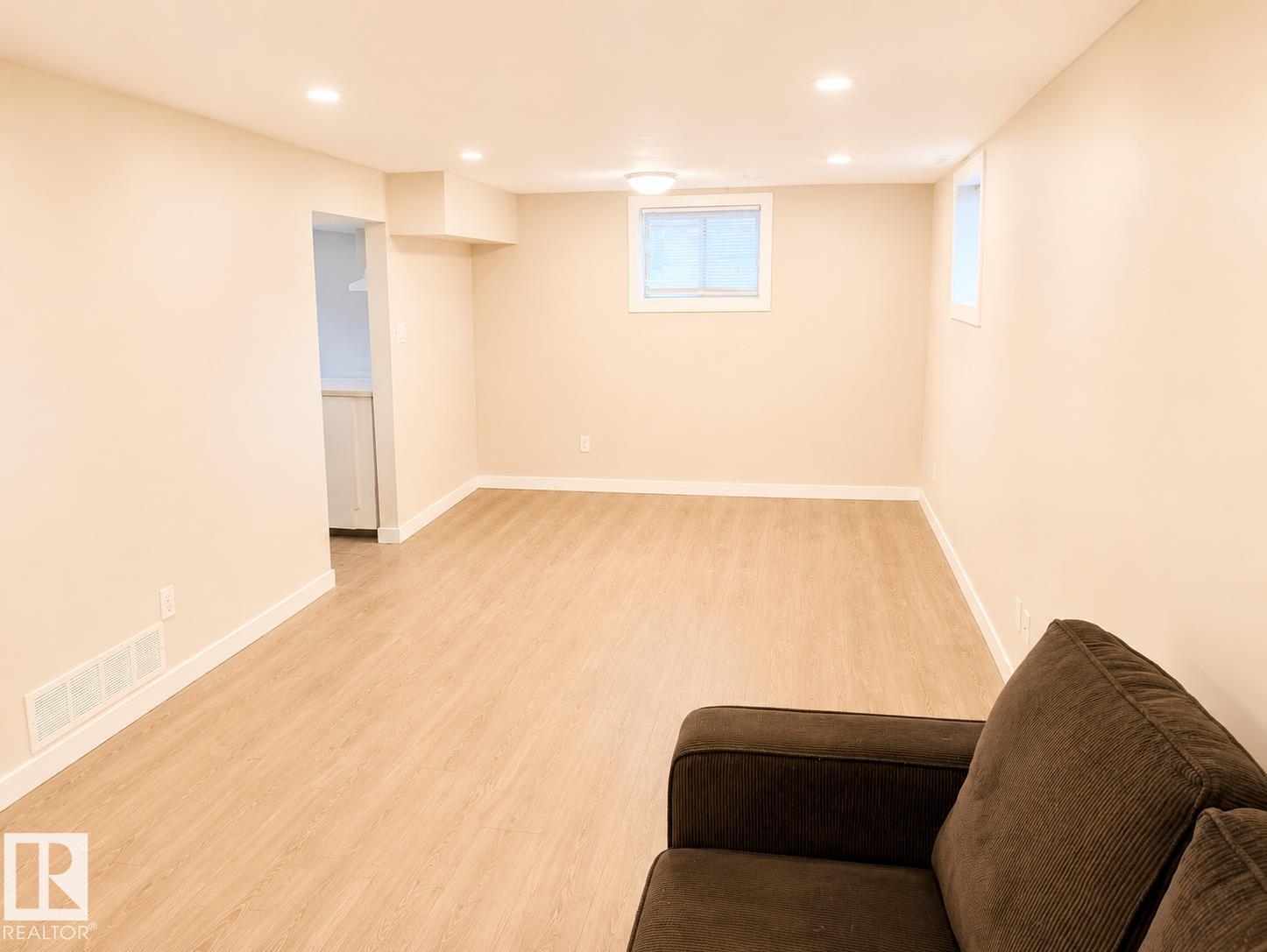 12418 92 ST NW - 15