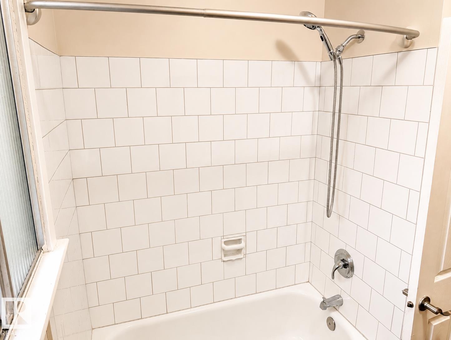 12418 92 ST NW - 6