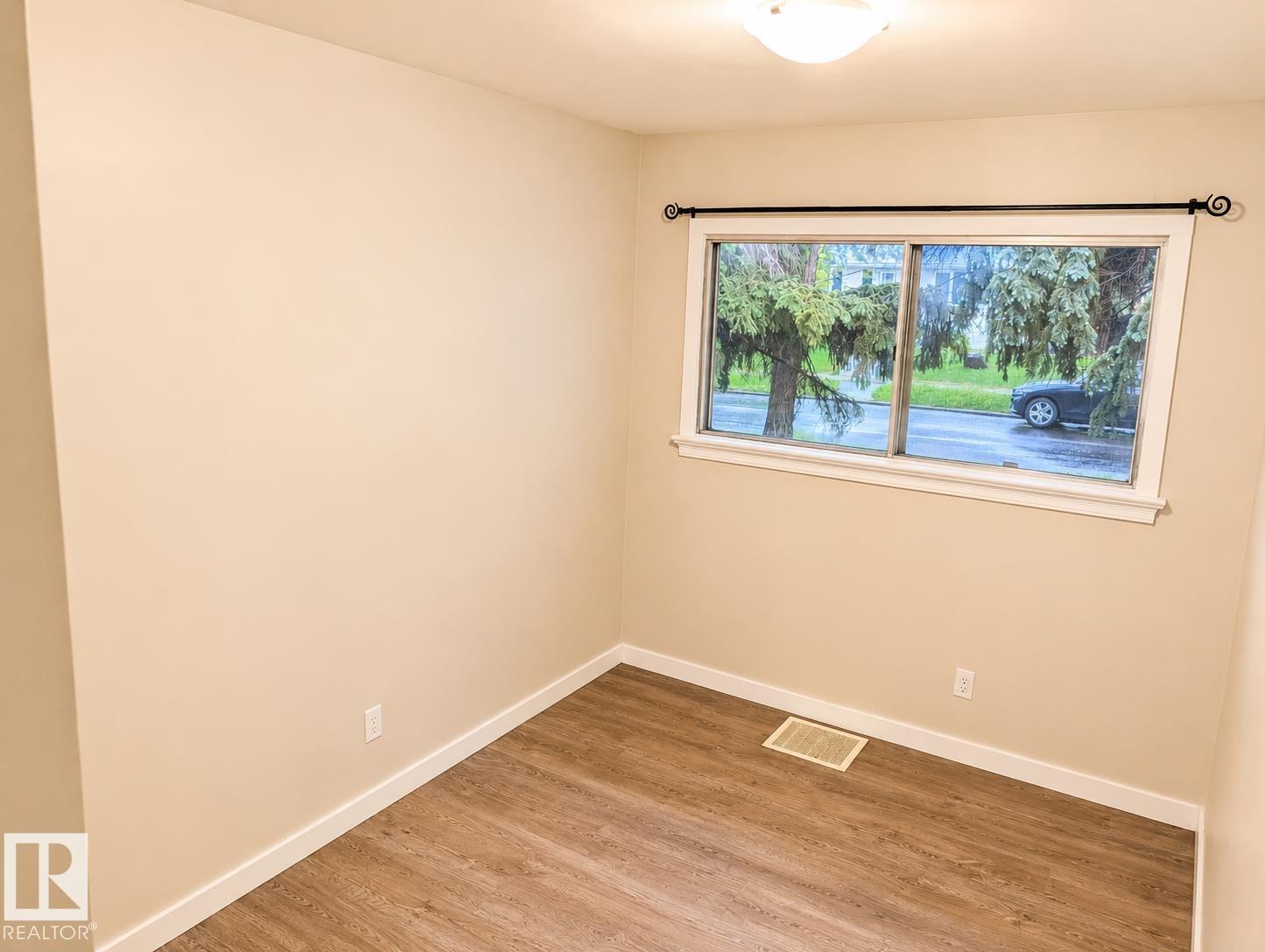12418 92 ST NW - 8