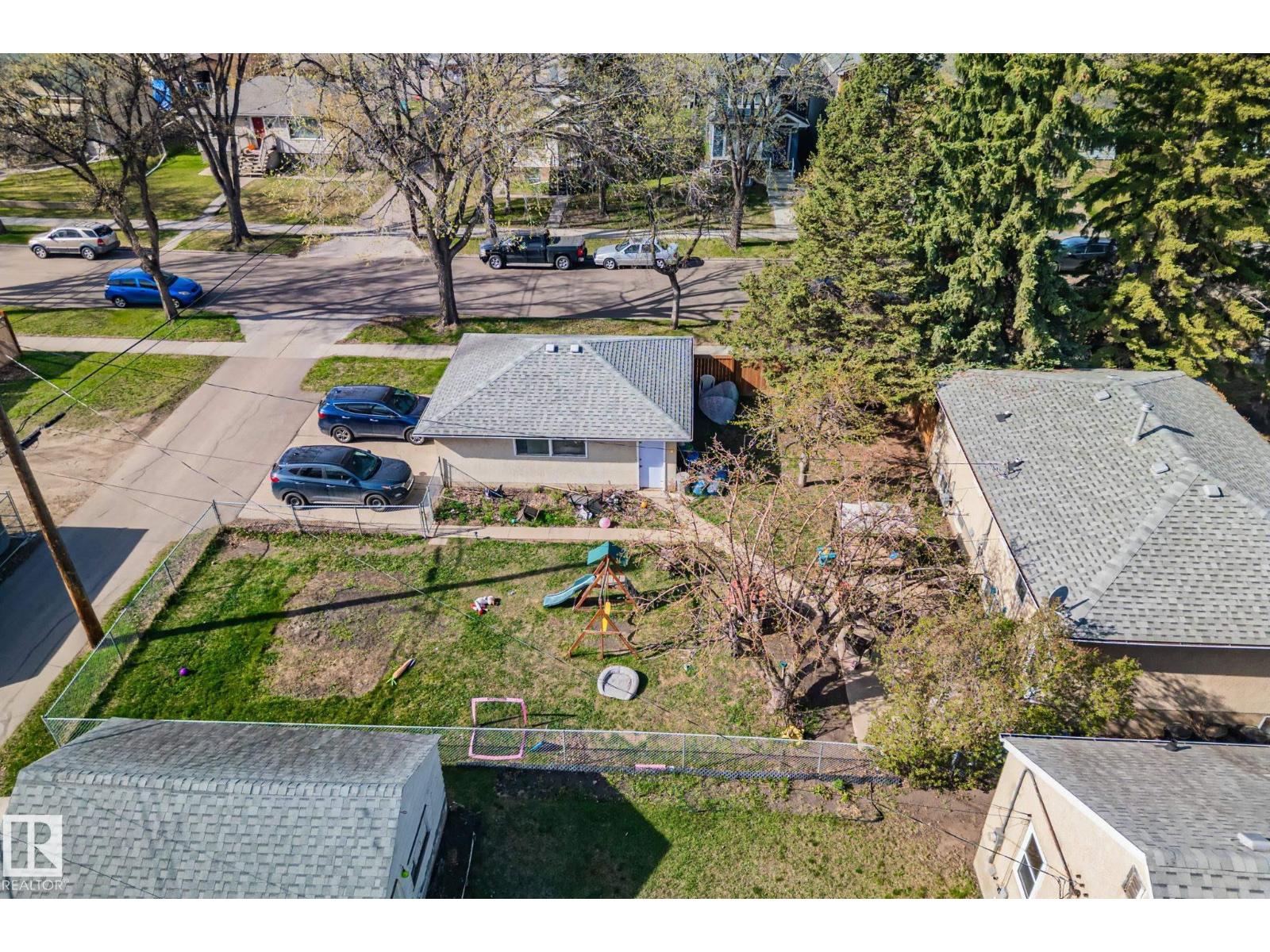 12418 92 ST NW - 20