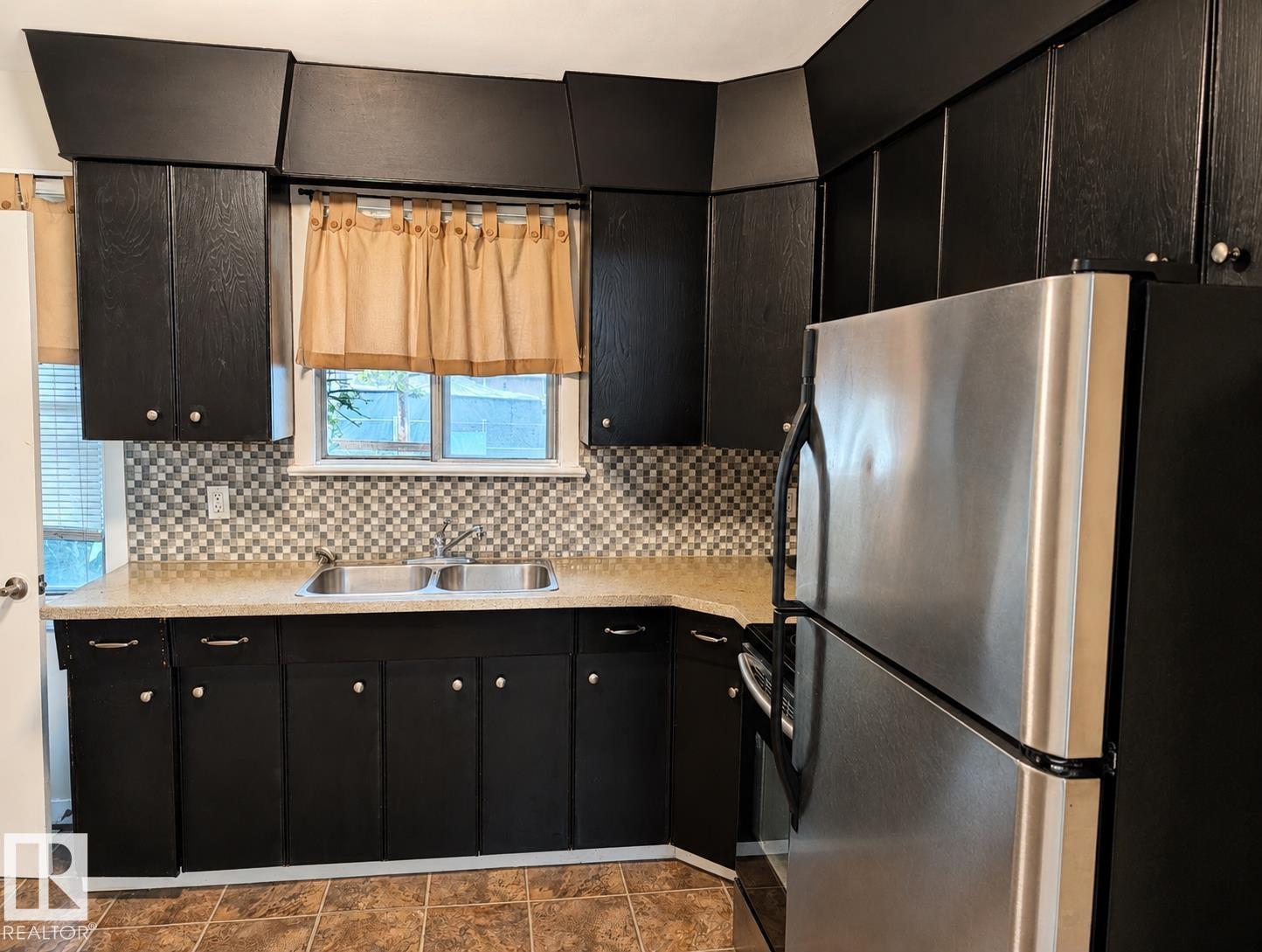 12418 92 ST NW - 3