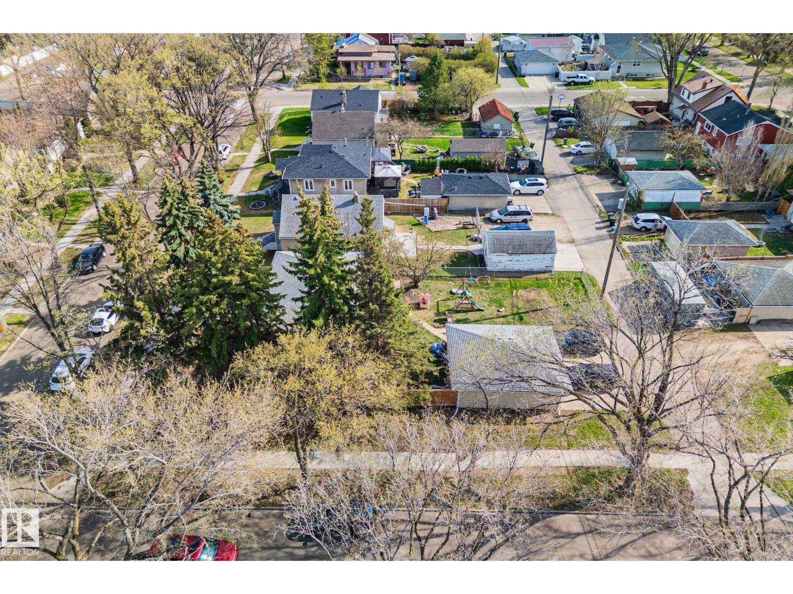 12418 92 ST NW - 32