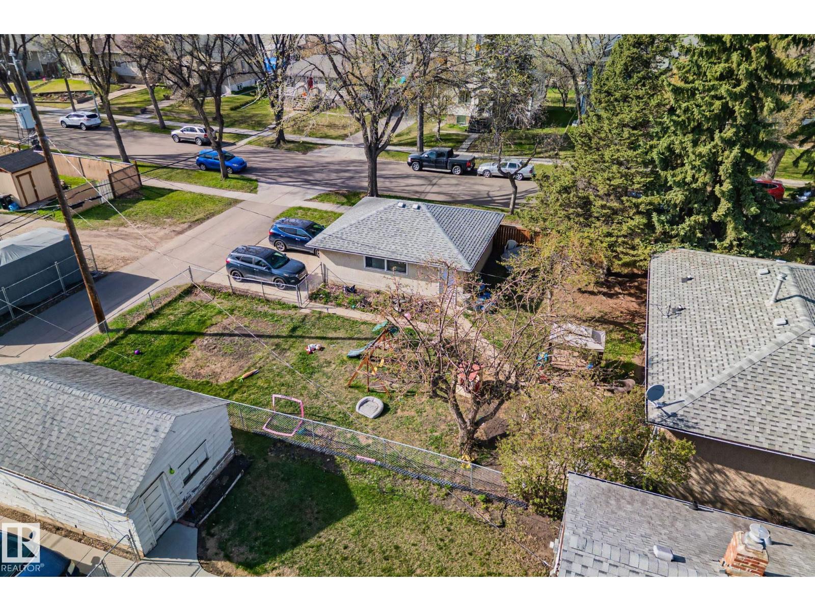 12418 92 ST NW - 30