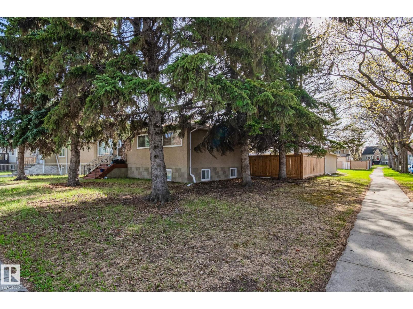 12418 92 ST NW - 23