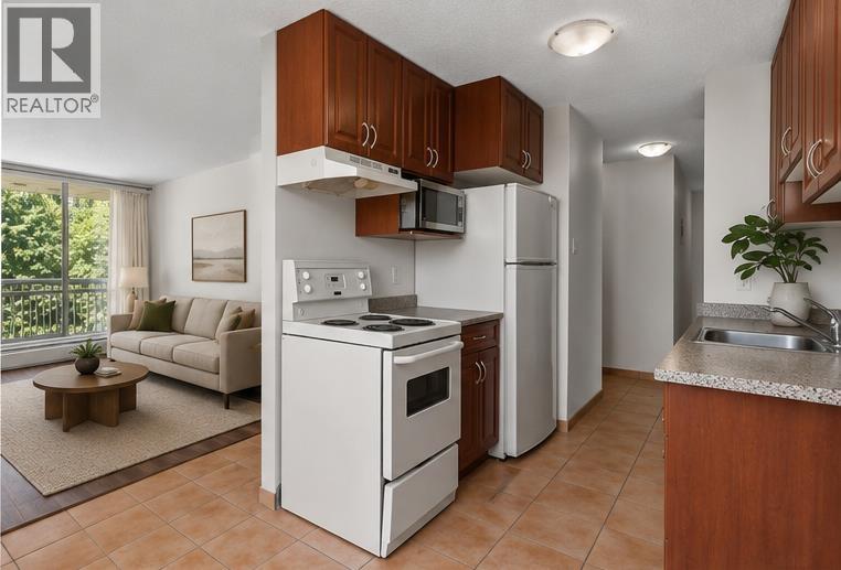 911 2016 FULLERTON AVENUE, North Vancouver