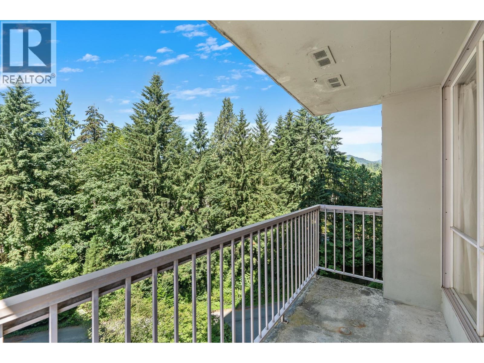 911 2016 FULLERTON AVENUE, North Vancouver